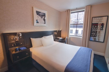 Studio 1 Queen Bed Accessible