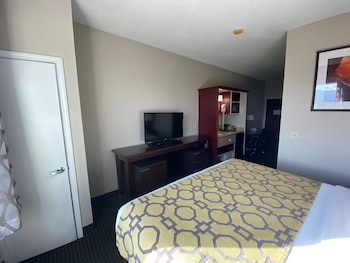 Room, 1 Queen Bed, Accessible, Non Smoking (Mobility with Bathtub Grab Bars)