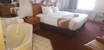 Standard Room, 1 King Bed, Non Smoking, Jetted Tub