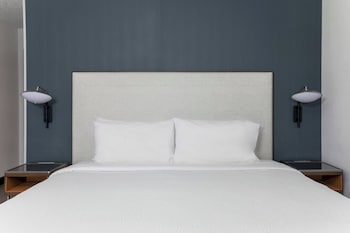 Room, 1 King Bed with Sofa bed, Accessible Bathtub, Balcony