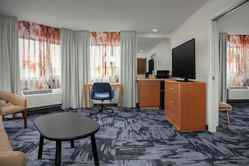 Suite, 1 Bedroom, Hearing Accessible (Roll-in Shower)