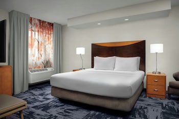 Suite, 1 Bedroom, Hearing Accessible (Roll-in Shower)