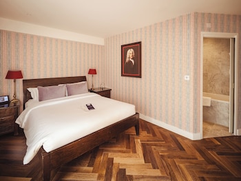 Room, 1 King Bed (Fellows)