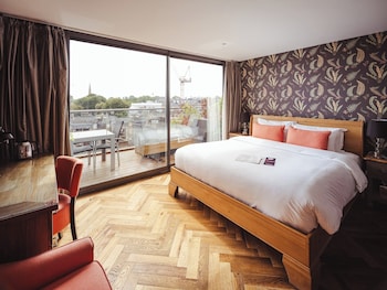Senior Room, 1 Queen Bed (Fellows)