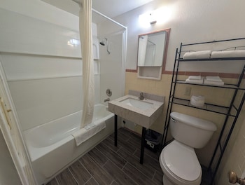 Standard Room, 1 Queen Bed, Non Smoking