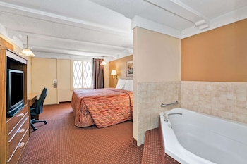 Suite, 1 King Bed, Hot Tub