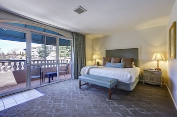 Luxury King Suite (non-pet friendly)