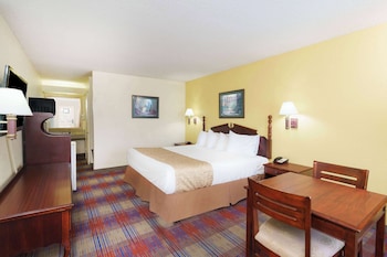 Room, 1 King Bed, Accessible, Non Smoking (Mobility Accessible)