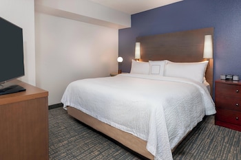 Studio, 1 King Bed with Sofa bed (Hearing Accessible)