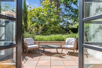 Courtyard Room (Pet Friendly)