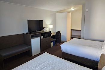 Room, 2 Double Beds, Smoking (External Access Building)