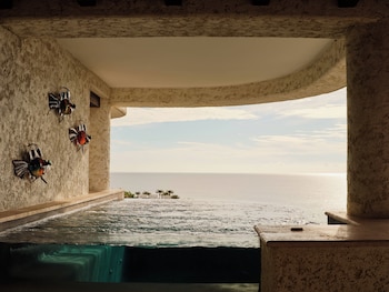 Three bedroom Ocean View  Signature Residence