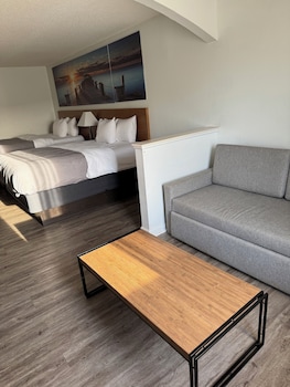 Suite, 2 Double Beds, Non Smoking