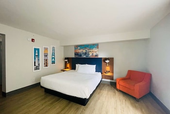 Room, 1 King Bed, Accessible, Microwave (NonSmoking/Mobility)