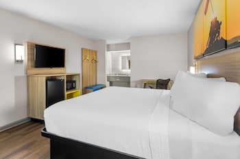 Standard Room, 1 King Bed