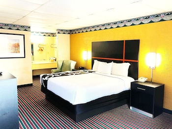 Standard Room, 1 King Bed, Smoking