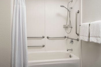 Room, 2 Queen Beds (Mobility Accessible, Tub)