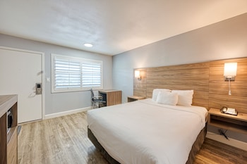 Standard Room, 1 King Bed