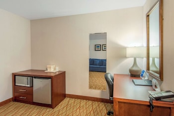 Deluxe Room, Multiple Beds, Non Smoking