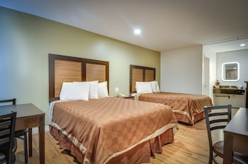 Quadruple Room, 2 Queen Beds, Accessible
