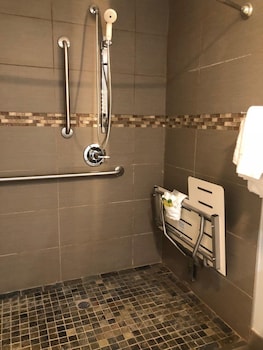 Quadruple Room, 2 Queen Beds, Accessible
