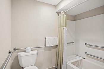 Room, 2 Queen Beds, Accessible, Bathtub