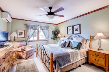 Condo, 2 Bedrooms