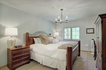 Premier Condo, 4 Bedrooms