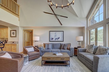 Premier Condo, 4 Bedrooms