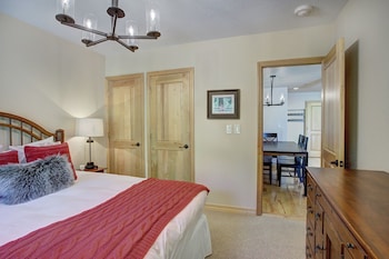 Premier Condo, 4 Bedrooms