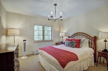 Premier Condo, 4 Bedrooms