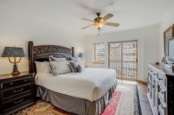 Premier Condo, 3 Bedrooms