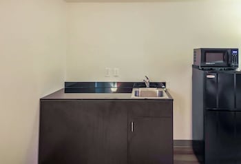 Deluxe Room, 2 Queen Beds, Non Smoking, Kitchen