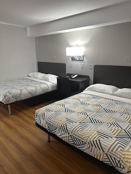 Deluxe Room, 2 Queen Beds, Non Smoking, Refrigerator & Microwave