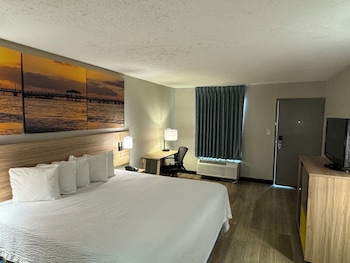 Deluxe Room, 1 King Bed, Non Smoking