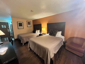 Deluxe Room, 2 Queen Beds, Non Smoking, Refrigerator & Microwave