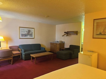 Deluxe Room, 1 King Bed, Non Smoking, Refrigerator & Microwave