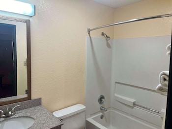 Deluxe Room, 2 Queen Beds, Non Smoking, Refrigerator & Microwave