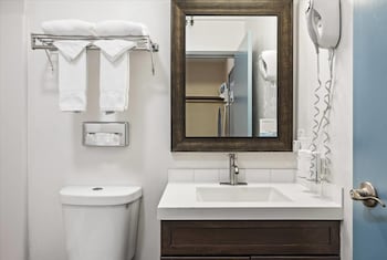 Standard Room, 1 Queen Bed