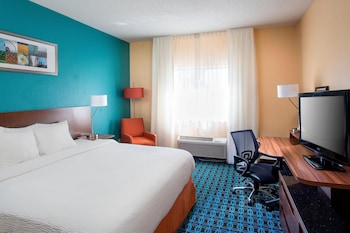 Deluxe Room, 1 King Bed, Hearing Accessible