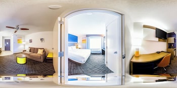 Suite, 1 King Bed with Sofa bed, Non Smoking
