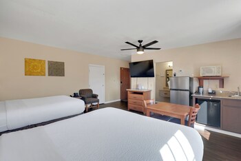 Room, 2 Queen Beds, Accessible, Non Smoking