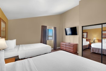Suite, 2 Queen Beds, Non Smoking