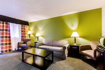 Suite, 2 Double Beds, Refrigerator & Microwave, Ground Floor