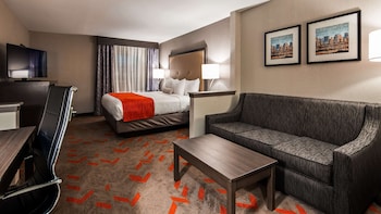Suite, 1 King Bed, Non Smoking, Microwave