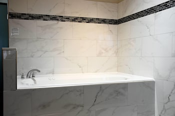 Room, 1 King Bed, Non Smoking, Jetted Tub