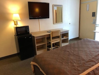 Room, 1 King Bed, Smoking