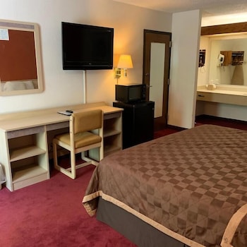 Room, 1 King Bed, Smoking
