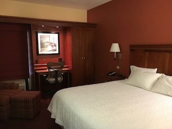 One King Bed, Non-Smoking, Accessible