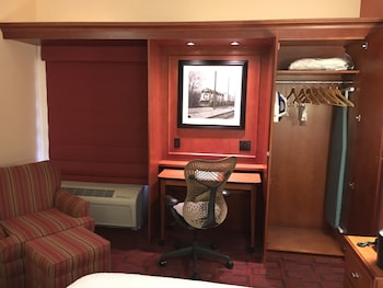 One King Bed, Non-Smoking, Accessible
